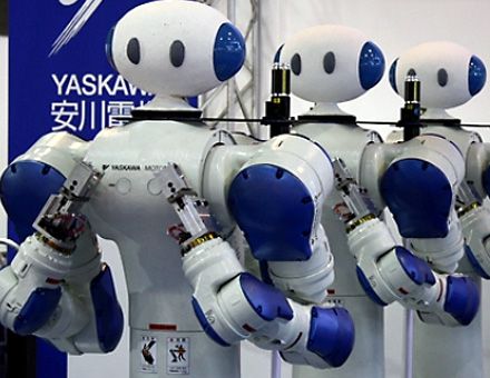 Yaskawa Electric Corporation представила ряд промышленных роботов Motoman, способных выполнять различные задачи.