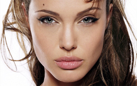 Анджелину Джоли изуродовали пластические хирурги фото