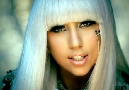 Lady GaGa стала первой миллиардершей Интернета фото